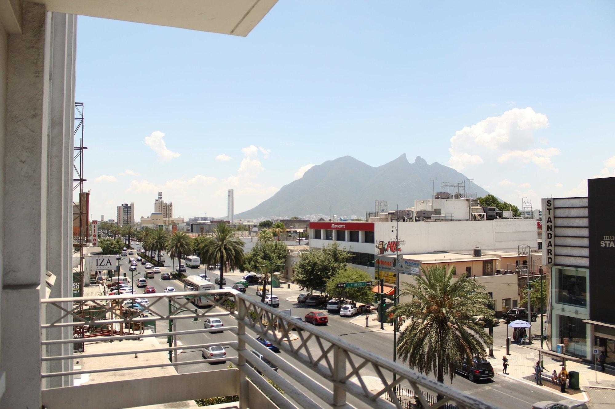 Hotel Plaza Del Arco Express Monterrey Exterior photo